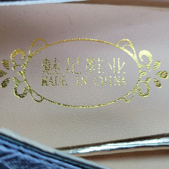 Black and Red Pumps - Picture 5 of 5